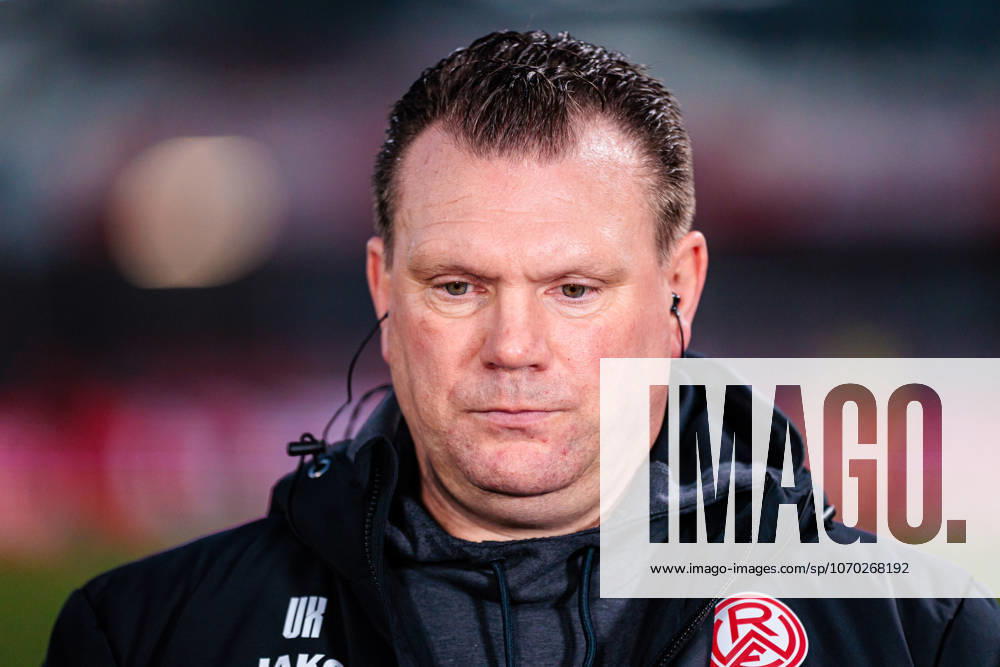 Uwe Koschinat (Rot-Weiss Essen, Cheftrainer) im Interview mit Magenta GER, SC Verl vs. Rot-Weiss Essen, Fussball, 3. Liga, 18. Spieltag, Spielzeit 2025 2026, 13.12.2025 DFL Regulations prohibit any use of photographers as image sequences and or quasi-video. GER, SC Verl vs. Rot-Weiss Essen, Fussball, 3. Liga, 18. Spieltag, Spielzeit 2025 2026, 13.12.2025 Verl