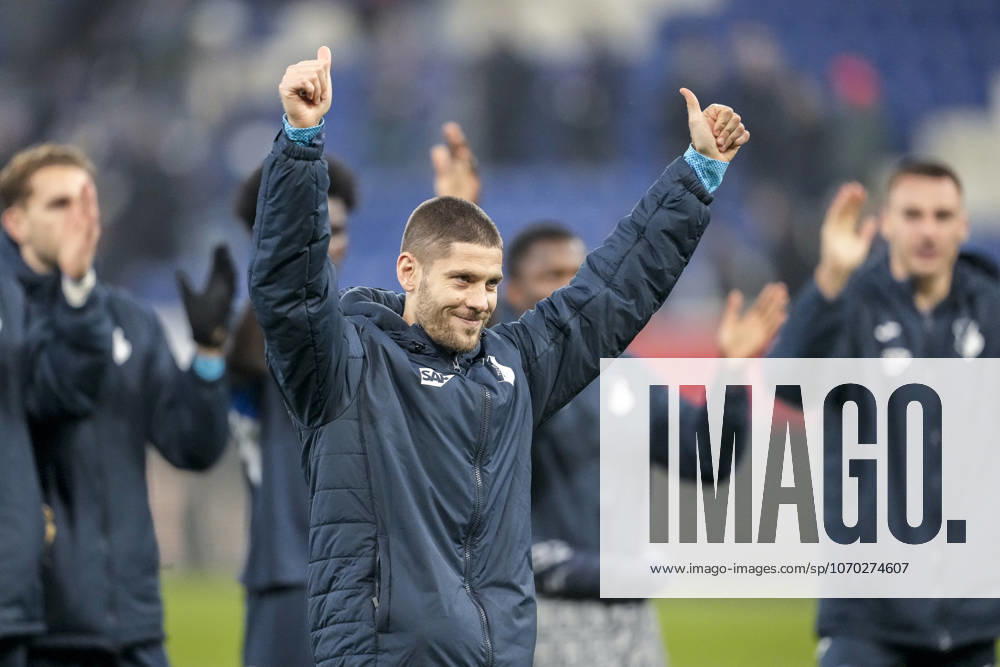 Andrej Kramaric (Hoffenheim, 27), Spieler der TSG 1899 Hoffenheim, Jubel nach dem Schlusspfiff, Freude über den Sieg, Sieger, Gewinner, jubelt, jubeln, fröhlich, positiv, freut sich, freuen, optimistisch, Highlight, Action, Aktion, 13.12.2025, Sinsheim (Deutschland), Fussball, Bundesliga, TSG 1899 Hoffenheim - Hamburger SV, DFB DFL REGULATIONS PROHIBIT ANY USE OF PHOTOGRAPHS AS IMAGE SEQUENCES AND OR QUASI-VIDEO.