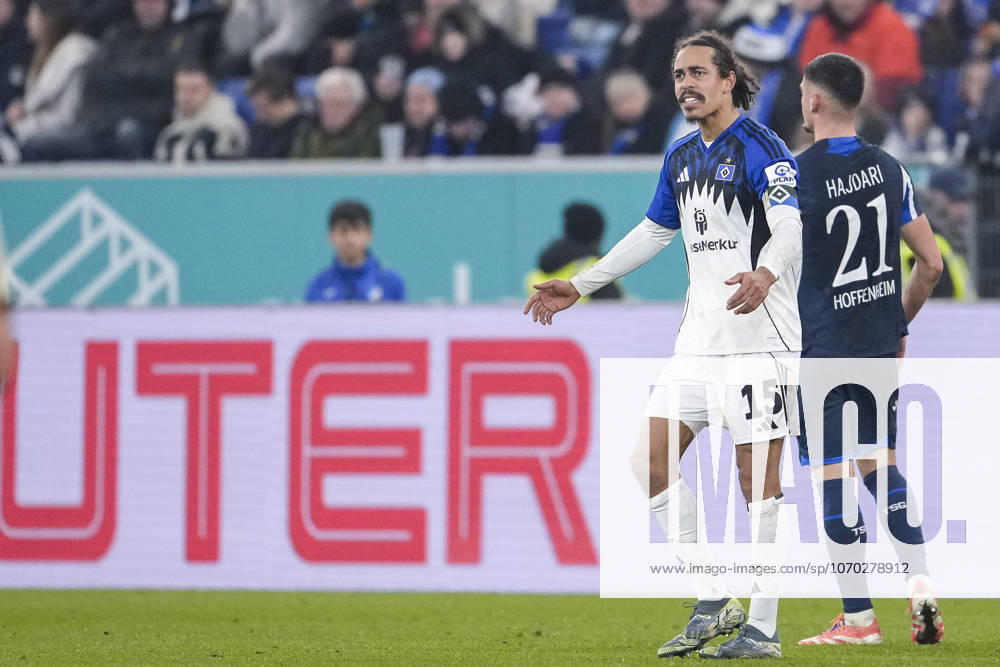 Yussuf Poulsen (HSV, 15), Spieler vom Hamburger SV (HSV), enttäuscht schauend, Enttäuschung, Frustration, disappointed, pessimistisch, Aktion, Action, Spielszene, 13.12.2025, Sinsheim (Deutschland), Fussball, Bundesliga, TSG 1899 Hoffenheim - Hamburger SV, DFB DFL REGULATIONS PROHIBIT ANY USE OF PHOTOGRAPHS AS IMAGE SEQUENCES AND OR QUASI-VIDEO.