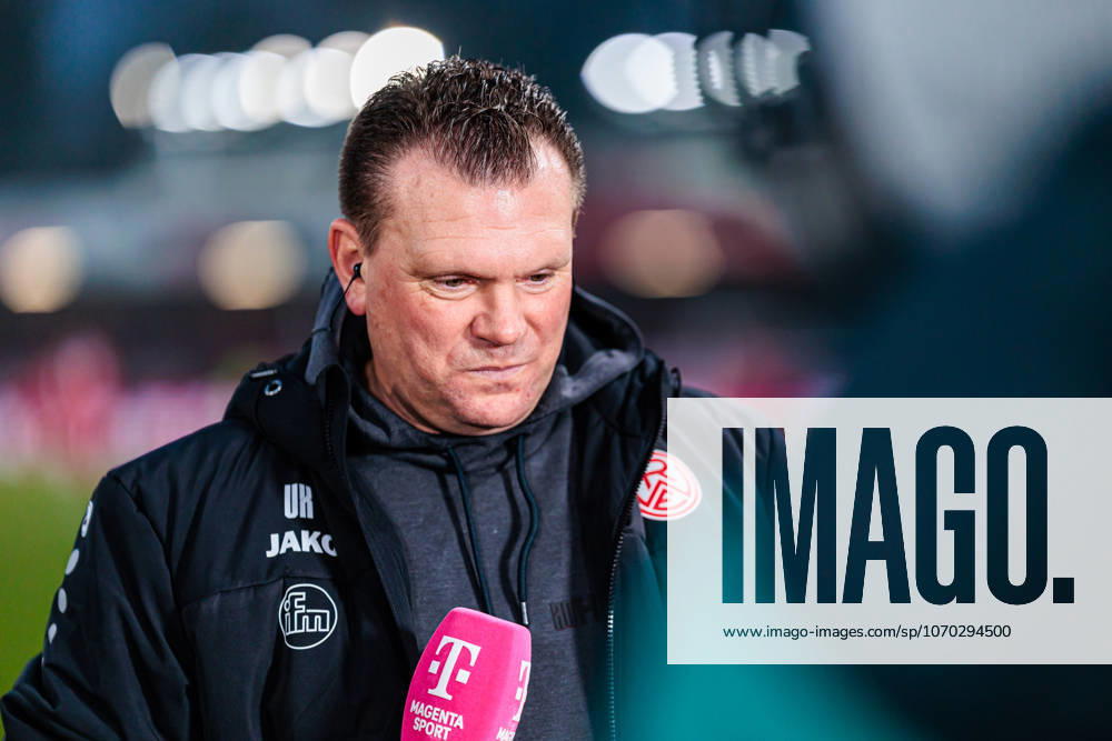 Uwe Koschinat (Rot-Weiss Essen, Cheftrainer) im Interview mit Magenta GER, SC Verl vs. Rot-Weiss Essen, Fussball, 3. Liga, 18. Spieltag, Spielzeit 2025 2026, 13.12.2025 DFL Regulations prohibit any use of photographers as image sequences and or quasi-video. GER, SC Verl vs. Rot-Weiss Essen, Fussball, 3. Liga, 18. Spieltag, Spielzeit 2025 2026, 13.12.2025 Verl