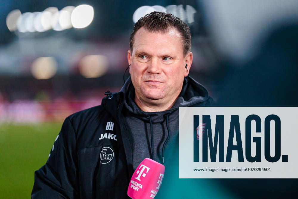 Uwe Koschinat (Rot-Weiss Essen, Cheftrainer) im Interview mit Magenta GER, SC Verl vs. Rot-Weiss Essen, Fussball, 3. Liga, 18. Spieltag, Spielzeit 2025 2026, 13.12.2025 DFL Regulations prohibit any use of photographers as image sequences and or quasi-video. GER, SC Verl vs. Rot-Weiss Essen, Fussball, 3. Liga, 18. Spieltag, Spielzeit 2025 2026, 13.12.2025 Verl