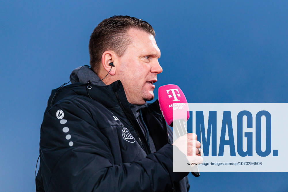 Uwe Koschinat (Rot-Weiss Essen, Cheftrainer) im Interview mit Magenta GER, SC Verl vs. Rot-Weiss Essen, Fussball, 3. Liga, 18. Spieltag, Spielzeit 2025 2026, 13.12.2025 DFL Regulations prohibit any use of photographers as image sequences and or quasi-video. GER, SC Verl vs. Rot-Weiss Essen, Fussball, 3. Liga, 18. Spieltag, Spielzeit 2025 2026, 13.12.2025 Verl
