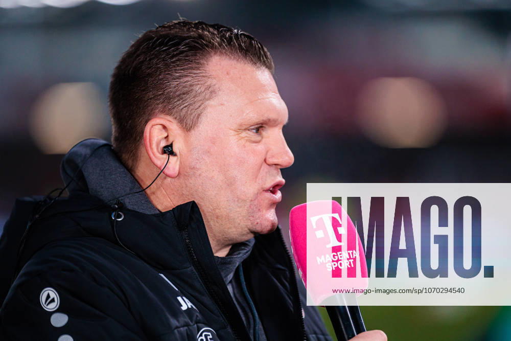 Uwe Koschinat (Rot-Weiss Essen, Cheftrainer) im Interview mit Magenta GER, SC Verl vs. Rot-Weiss Essen, Fussball, 3. Liga, 18. Spieltag, Spielzeit 2025 2026, 13.12.2025 DFL Regulations prohibit any use of photographers as image sequences and or quasi-video. GER, SC Verl vs. Rot-Weiss Essen, Fussball, 3. Liga, 18. Spieltag, Spielzeit 2025 2026, 13.12.2025 Verl