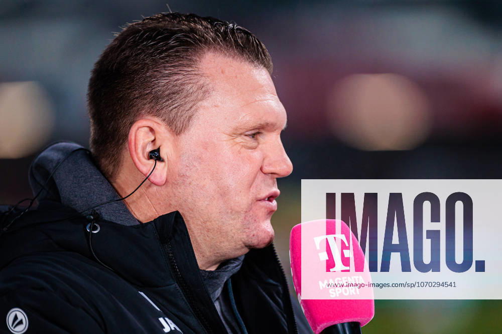 Uwe Koschinat (Rot-Weiss Essen, Cheftrainer) im Interview mit Magenta GER, SC Verl vs. Rot-Weiss Essen, Fussball, 3. Liga, 18. Spieltag, Spielzeit 2025 2026, 13.12.2025 DFL Regulations prohibit any use of photographers as image sequences and or quasi-video. GER, SC Verl vs. Rot-Weiss Essen, Fussball, 3. Liga, 18. Spieltag, Spielzeit 2025 2026, 13.12.2025 Verl