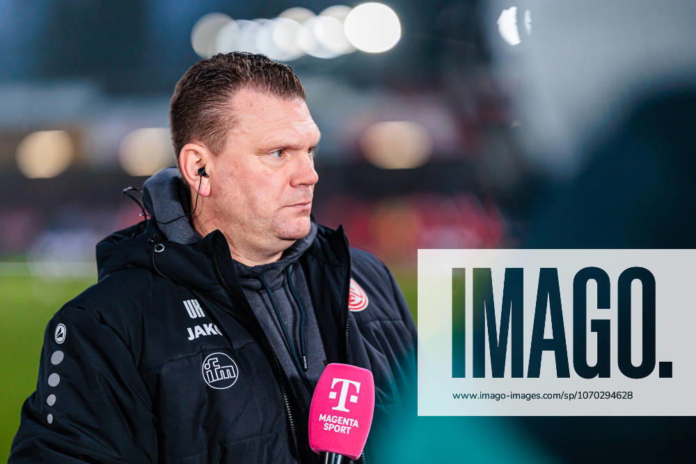 Uwe Koschinat (Rot-Weiss Essen, Cheftrainer) im Interview mit Magenta GER, SC Verl vs. Rot-Weiss Essen, Fussball, 3. Liga, 18. Spieltag, Spielzeit 2025 2026, 13.12.2025 DFL Regulations prohibit any use of photographers as image sequences and or quasi-video. GER, SC Verl vs. Rot-Weiss Essen, Fussball, 3. Liga, 18. Spieltag, Spielzeit 2025 2026, 13.12.2025 Verl