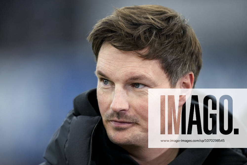 Merlin Polzin (Trainer, Cheftrainer, HSV), Einzelbild, Einzelfoto, Aktion, Action, 13.12.2025, Sinsheim (Deutschland), Fussball, Bundesliga, TSG 1899 Hoffenheim - Hamburger SV, DFB DFL REGULATIONS PROHIBIT ANY USE OF PHOTOGRAPHS AS IMAGE SEQUENCES AND OR QUASI-VIDEO.