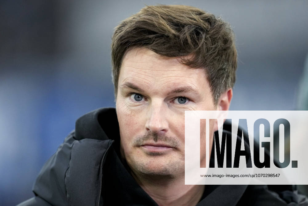 Merlin Polzin (Trainer, Cheftrainer, HSV), Einzelbild, Einzelfoto, Aktion, Action, Porträt, Portrait, 13.12.2025, Sinsheim (Deutschland), Fussball, Bundesliga, TSG 1899 Hoffenheim - Hamburger SV, DFB DFL REGULATIONS PROHIBIT ANY USE OF PHOTOGRAPHS AS IMAGE SEQUENCES AND OR QUASI-VIDEO.