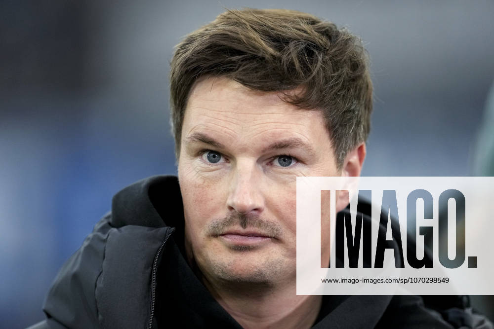 Merlin Polzin (Trainer, Cheftrainer, HSV), Einzelbild, Einzelfoto, Aktion, Action, Porträt, Portrait, 13.12.2025, Sinsheim (Deutschland), Fussball, Bundesliga, TSG 1899 Hoffenheim - Hamburger SV, DFB DFL REGULATIONS PROHIBIT ANY USE OF PHOTOGRAPHS AS IMAGE SEQUENCES AND OR QUASI-VIDEO.