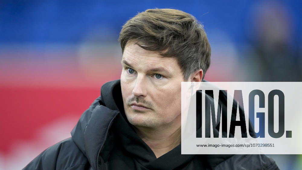 Merlin Polzin (Trainer, Cheftrainer, HSV), Einzelbild, Einzelfoto, Aktion, Action, 13.12.2025, Sinsheim (Deutschland), Fussball, Bundesliga, TSG 1899 Hoffenheim - Hamburger SV, DFB DFL REGULATIONS PROHIBIT ANY USE OF PHOTOGRAPHS AS IMAGE SEQUENCES AND OR QUASI-VIDEO.