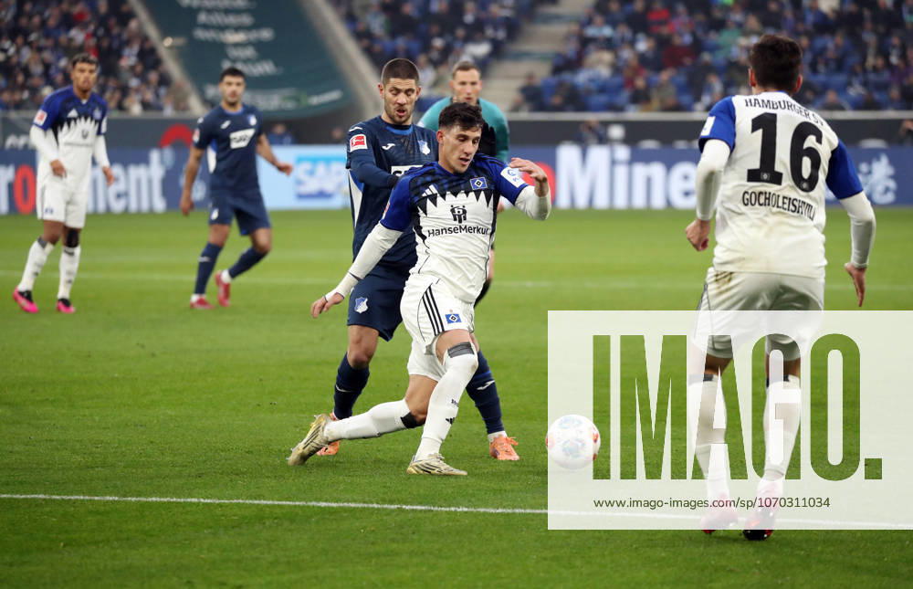TSG 1899 Hoffenheim - Hamburger SV Deutschland, Sinsheim, 13.12.2025, Fussball, Bundesliga, Saison 2025 2026, TSG 1899 Hoffenheim - Hamburger SV: v.l. Andrej Kramaric (TSG 1899 Hoffenheim), Nicolas Capaldo (Hamburger SV).