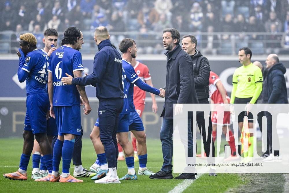 Gent s head coach Rik De Mil pictured during a soccer match between KAA Gent and Royal Antwerp FC, Sunday 14 December 2025 in Gent, on day 18 of the 2025-2026 Jupiler Pro League first division of the Belgian championship. TOM GOYVAERTS TomxGoyvaerts x148816603x