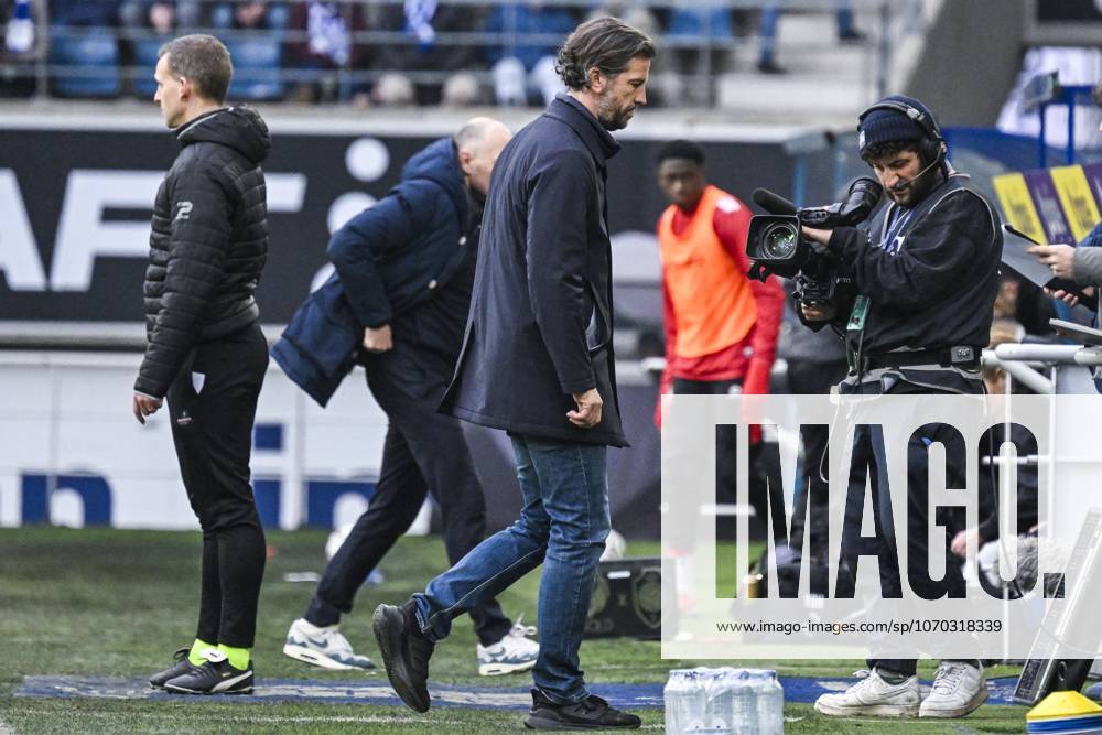 Gent s head coach Rik De Mil pictured during a soccer match between KAA Gent and Royal Antwerp FC, Sunday 14 December 2025 in Gent, on day 18 of the 2025-2026 Jupiler Pro League first division of the Belgian championship. TOM GOYVAERTS TomxGoyvaerts x148821997x