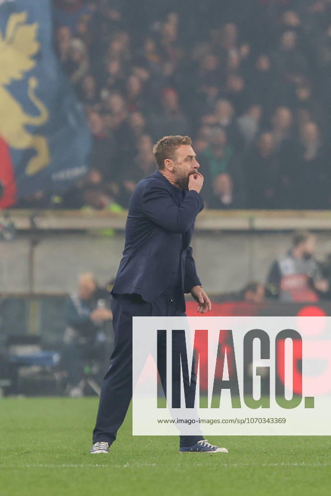 GenoaÕs head coach Daniele De Rossi during the Serie A soccer match between Genoa and Inter at the Luigi Ferraris Stadium in Genoa, Italy - Sunday, December 14, 2025. - Soccer .