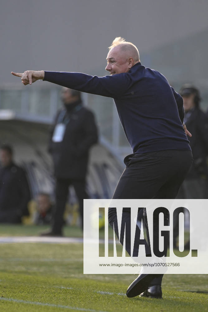 Frosinone s head coach Massimiliano Alvini during the Serie BKT soccer match between Frosinone and Spezia at the Frosinones Benito Stirpe stadium, Italy - Saturday, December 20, 2025 - Soccer ( Photo by Fabrizio Corradetti LaPresse )