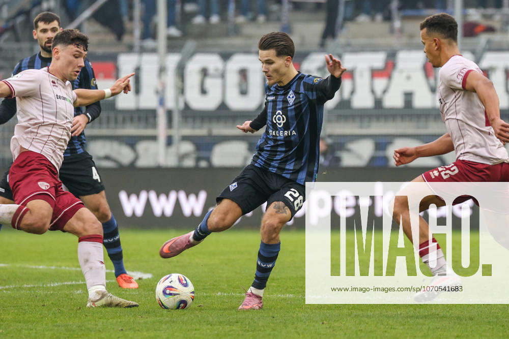 Diego Michel (SV Waldhof Mannheim, 28) Fussball: 3. Liga, 19. Spieltag, SV Waldhof Mannheim vs. FC Ingolstadt 04 am 20.12.2025 in Mannheim (Carl-Benz-Stadion), Deutschland Mannheim Carl-Benz-Stadion Deutschland