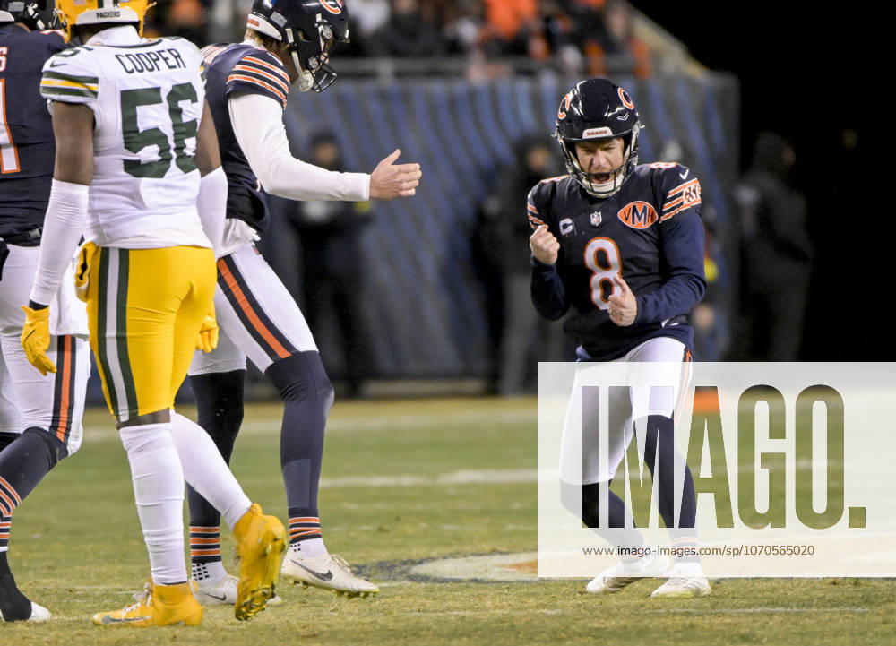 Chicago Bears place kicker Cairo Santos (8) celebrates his fourth quarter field goal against the Green Bay Packers at Soldier Field in Chicago on Saturday, December 20, 2025. Bears defeated the Packers 22-16. CHI20251220127 MARKxBLACK