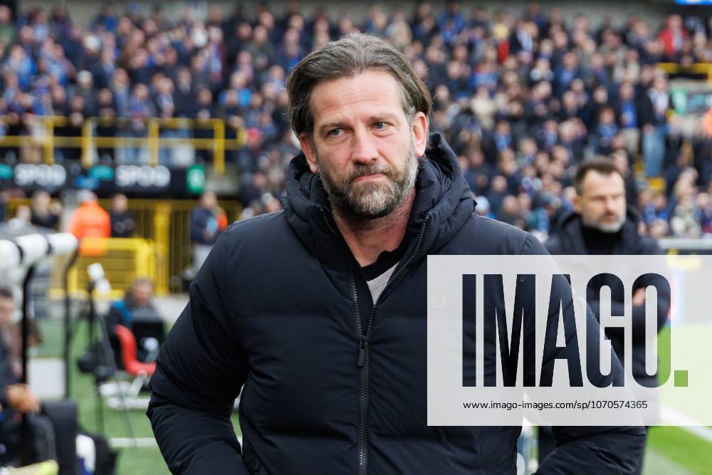 Gent s head coach Rik De Mil pictured during a soccer match between Club Brugge and KAA Gent, Sunday 21 December 2025 in Brugge, on day 19 of the 2025-2026 Jupiler Pro League first division of the Belgian championship. KURTxDESPLENTER x150529363x