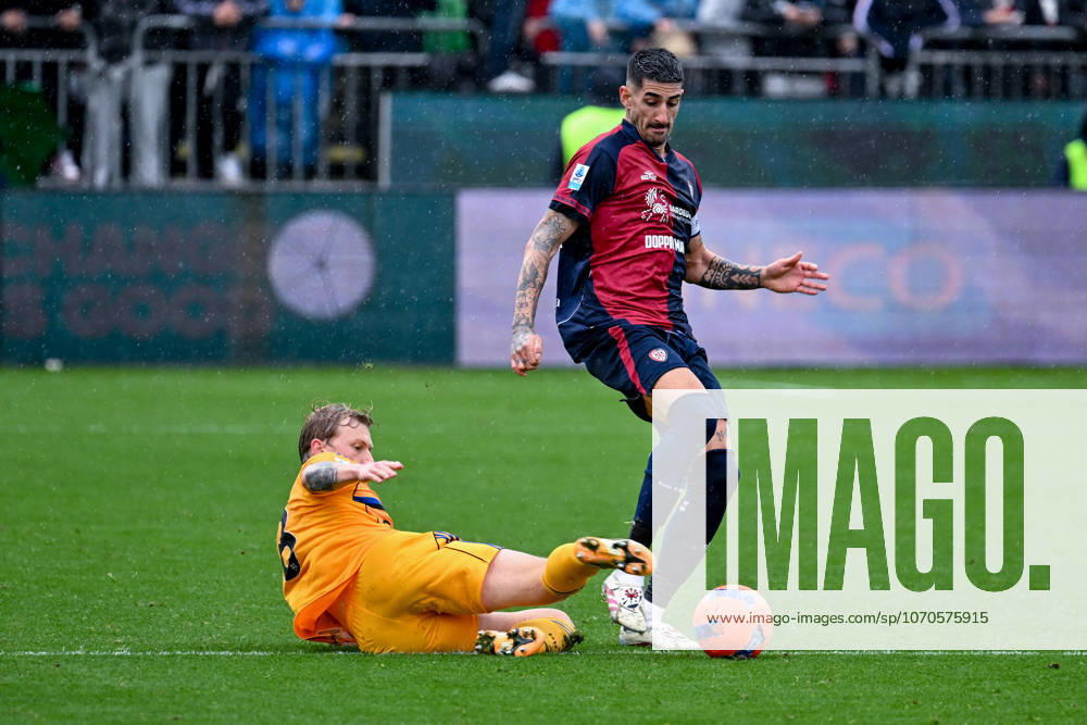 Cagliari s Alessandro Deiola in action during the Serie A soccer match between Cagliari Calcio and Pisa at the Unipol Domus in Cagliari, Sardinia - Sunday, 21 december 2025. - Soccer