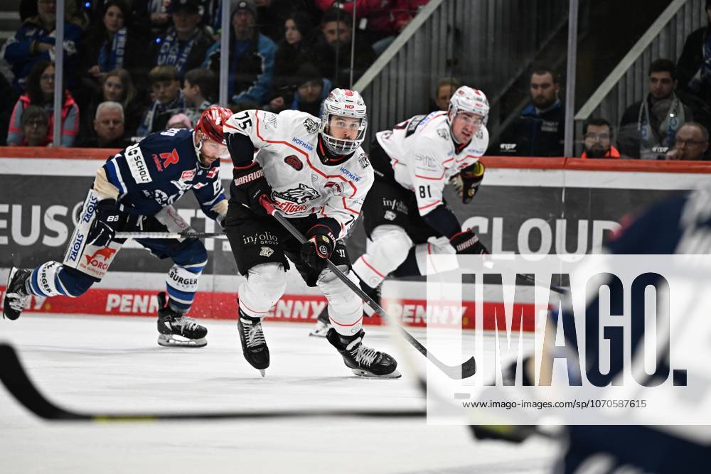 Samuel Dove-McFalls (Nuernberg Ice Tigers) Schwenninger Wild Wings gegen Nuernberg Ice Tigers DEL, Hauptrunde, Spieltag 30, Saison 2025 2026, 21.12.2025 Schwenninger Wild Wings gegen Nuernberg Ice Tigers, DEL, Hauptrunde, Spieltag 30, Saison 2025 2026, 21.12.2025 Schwenningen