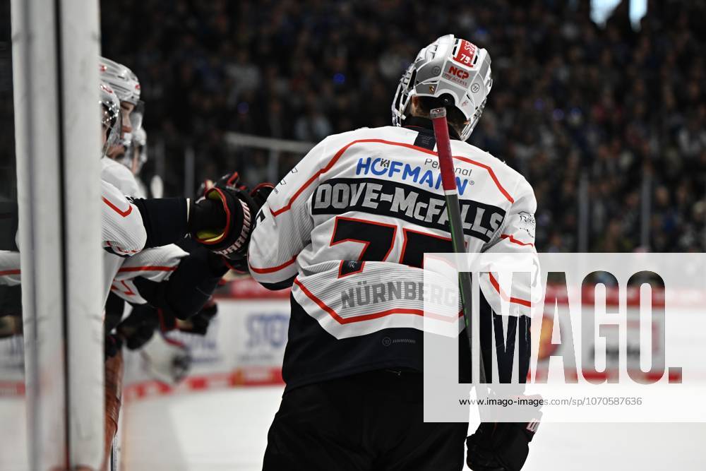 Samuel Dove-McFalls (Nuernberg Ice Tigers) Schwenninger Wild Wings gegen Nuernberg Ice Tigers DEL, Hauptrunde, Spieltag 30, Saison 2025 2026, 21.12.2025 Schwenninger Wild Wings gegen Nuernberg Ice Tigers, DEL, Hauptrunde, Spieltag 30, Saison 2025 2026, 21.12.2025 Schwenningen
