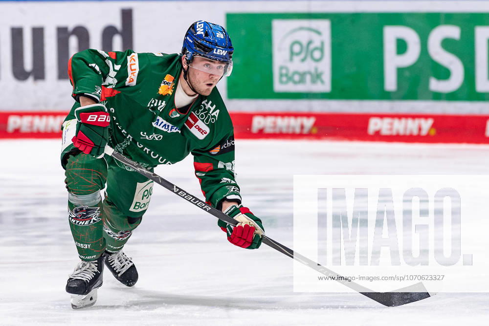 Alexander Blank (Augsburger Panther, 26) GER, Augsburger Panther vs. Straubing Tigers, Eishockey, DEL, 30. Spieltag, Saison 2025 2026, 21.12.2025. GER, Augsburger Panther vs. Straubing Tigers, Eishockey, DEL, 30. Spieltag, Saison 2025 2026, 21.12.2025. Augsburg
