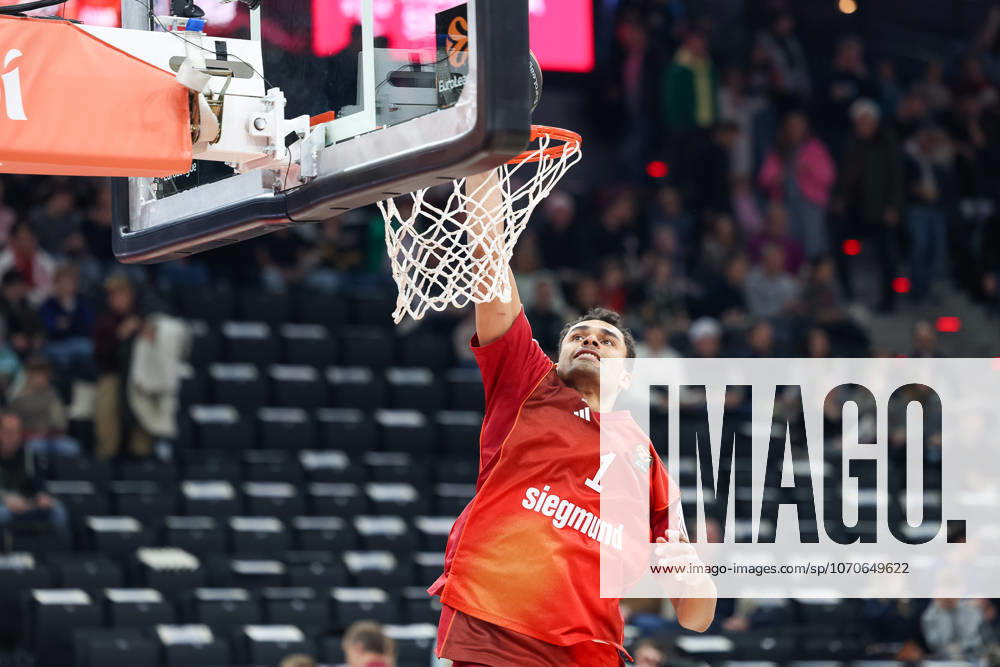 Oscar da Silva (FC Bayern Basketball, 01) beim Aufwaermen vor dem Spiel, GER, FC Bayern Basketball vs. Hapoel Tel Aviv, Basketball, Euroleague, 18. Spieltag, Saison 2025 2026, 23.12.2025, GER, FC Bayern Basketball vs. Hapoel Tel Aviv, Basketball, Euroleague, 18. Spieltag, Saison 2025 2026, 23.12.2025 Muenchen