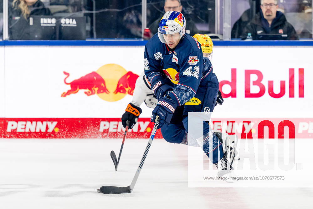 Yasin Ehliz (EHC Red Bull Muenchen, 42) GER, EHC Red Bull Muenchen vs. Loewen Frankfurt, Eishockey, DEL, 32. Spieltag, Saison 2025 2026, 26.12.2025. GER, EHC Red Bull Muenchen vs. Loewen Frankfurt, Eishockey, DEL, 32. Spieltag, Saison 2025 2026, 26.12.2025. Muenchen