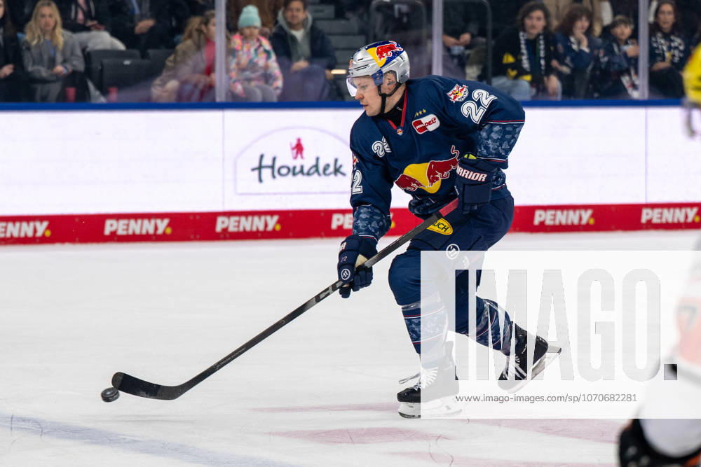 Ville Pokka 22 (EHC Red Bull Muenchen), EHC Red Bull Muenchen vs. Loewen Frankfurt, PENNY DEL, Hauptrunde, 32. Spieltag, 26.12.2025 Muenchen Bayern Deutschland