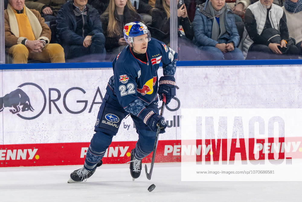Ville Pokka 22 (EHC Red Bull Muenchen), EHC Red Bull Muenchen vs. Loewen Frankfurt, PENNY DEL, Hauptrunde, 32. Spieltag, 26.12.2025 Muenchen Bayern Deutschland