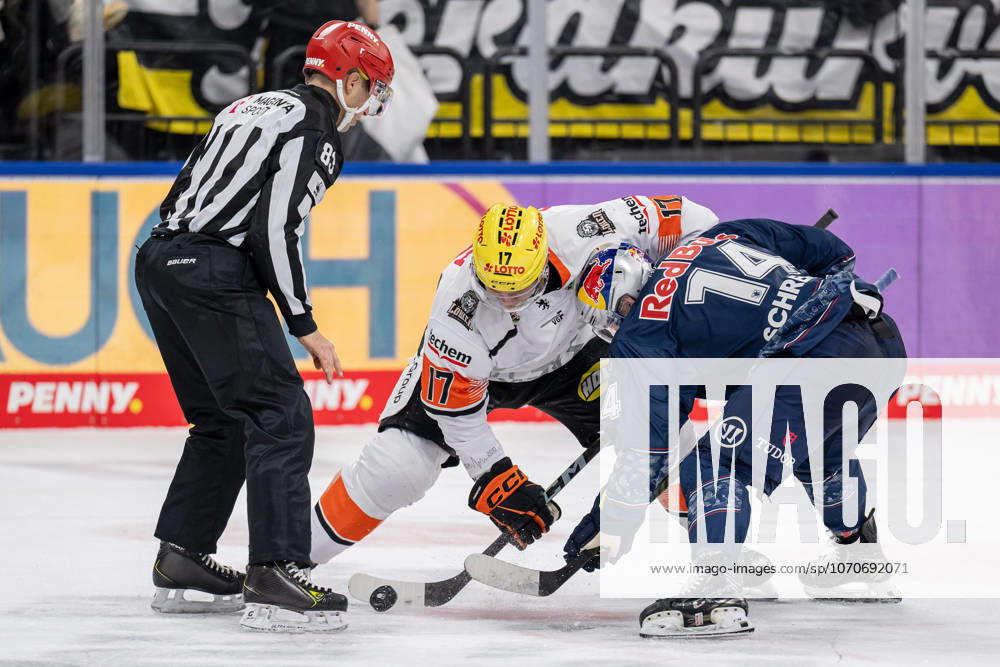 Linesperson David Tschirner fuehrt ein Bully Faceoff aus zwischen Carter Rowney (Loewen Frankfurt, 17) und Vadim Schreiner (EHC Red Bull Muenchen, 14) GER, EHC Red Bull Muenchen vs. Loewen Frankfurt, Eishockey, DEL, 32. Spieltag, Saison 2025 2026, 26.12.2025. GER, EHC Red Bull Muenchen vs. Loewen Frankfurt, Eishockey, DEL, 32. Spieltag, Saison 2025 2026, 26.12.2025. Muenchen