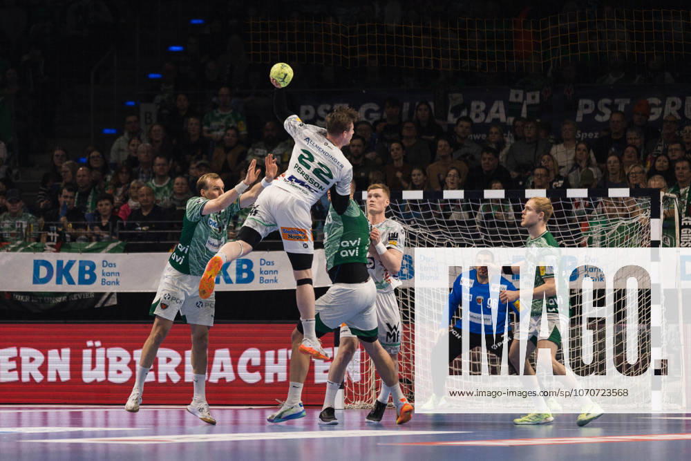 Erik PERSSON (FRISCH AUF! Goeppingen, 22) erzielt ein Tor, Aktion, Torwurf GER, Fuechse Berlin vs. FRISCH AUF! Goeppingen, Handball, Bundesliga, 19. Spieltag, Spielzeit 2025 2026, 27.12.2025, GER, Fuechse Berlin vs. FRISCH AUF! Goeppingen, Handball, Bundesliga, 19. Spieltag, Spielzeit 2025 2026, 27.12.2025, Berlin
