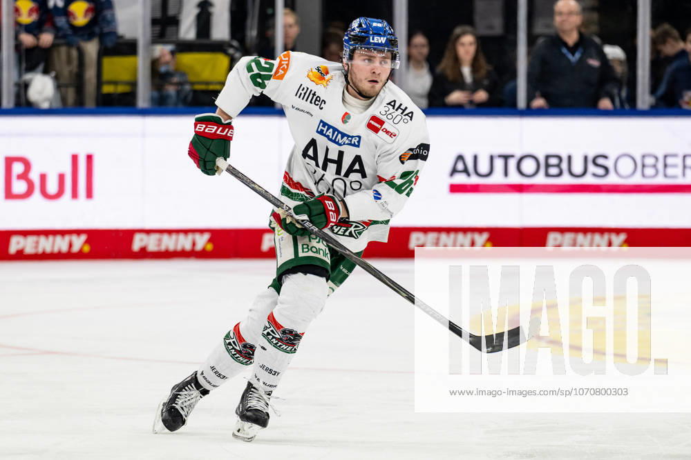 Alexander Blank (Augsburger Panther, 26) GER, EHC Red Bull Muenchen vs. Augsburger Panther, Eishockey, DEL, 34. Spieltag, Saison 2025 2026, 30.12.2025. GER, EHC Red Bull Muenchen vs. Augsburger Panther, Eishockey, DEL, 34. Spieltag, Saison 2025 2026, 30.12.2025. Muenchen