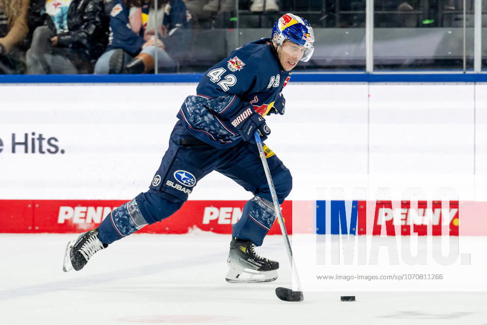 Yasin Ehliz (EHC Red Bull Muenchen, 42) GER, EHC Red Bull Muenchen vs. Augsburger Panther, Eishockey, DEL, 34. Spieltag, Saison 2025 2026, 30.12.2025. GER, EHC Red Bull Muenchen vs. Augsburger Panther, Eishockey, DEL, 34. Spieltag, Saison 2025 2026, 30.12.2025. Muenchen