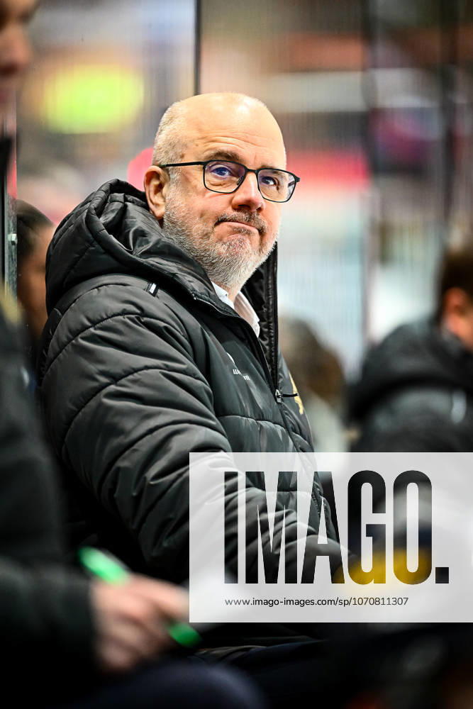 Stefan Nyman (Cheftrainer, Headcoach, Iserlohn Roosters), GER, Iserlohn Roosters vs. Koeler Haie, Eishockey, Penny-DEL, 34. Spieltag, Spielzeit 2025 2026, 30.12.2025, GER, Iserlohn Roosters vs. Koeler Haie, Eishockey, Penny-DEL, 34. Spieltag, Spielzeit 2025 2026, 30.12.2025 Iserlohn