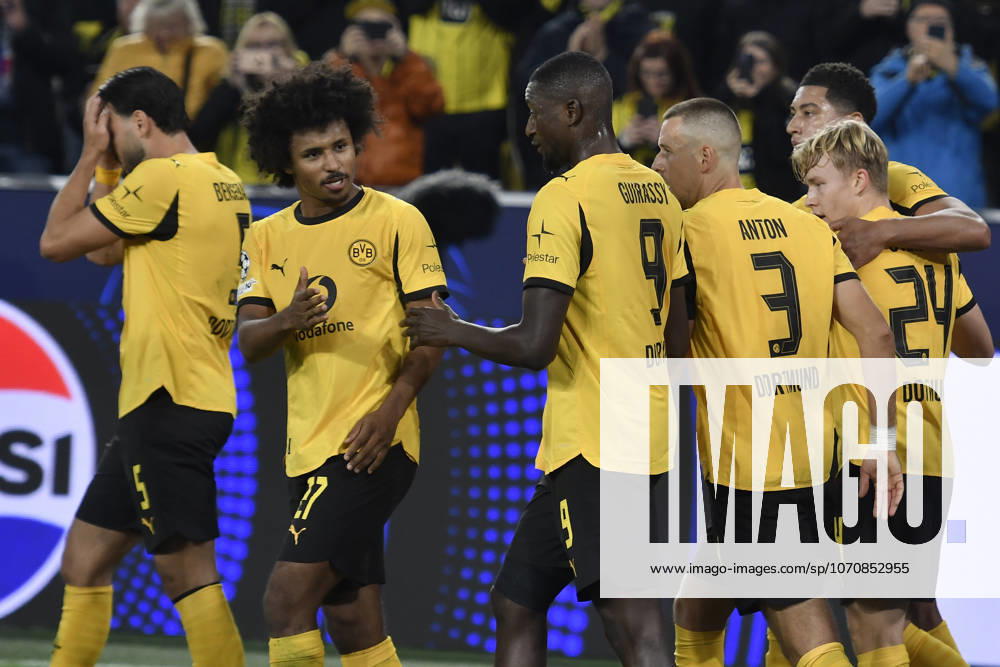 Daniel Svensson (Dortmund 24) jubelt nach dem Tor zum 1:0 mit der Mannschaft 01.10.2025 Fussball, Champions League, Borussia Dortmund vs Athletic Club de Bilbao, Signal Iduna Park, Dortmund,