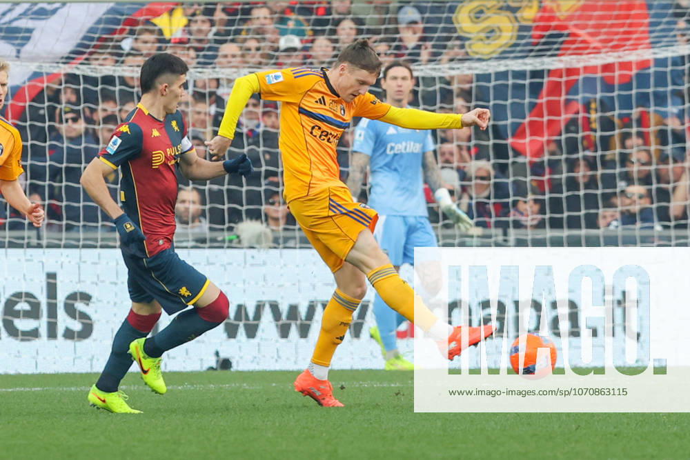 Genoas Johan Vasquez fights for the ball during the Serie A soccer match between Genoa and Pisa at the Luigi Ferraris Stadium in Genoa, Italy - Saturday, January 03, 2025. - Soccer .