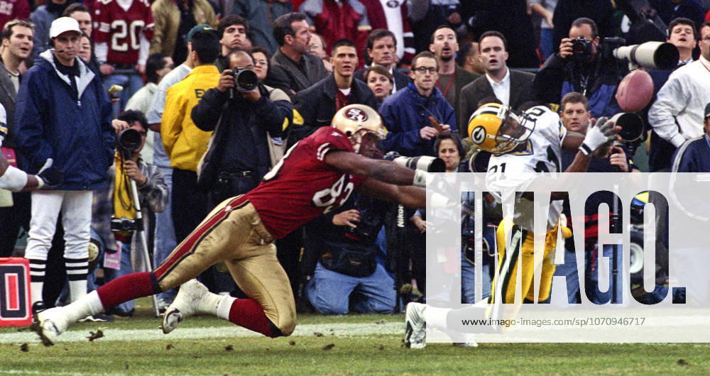 San Francisco, California, U.S - San Francisco 49ers vs. Green Bay Packers Candlestick Park Sunday, January 3, 1999. 49ers beat Packers 30-27. Green Bay Packers defensive back Craig Newsome (21) keeps San Francisco 49ers wide receiver J.J. Stokes (83) from catching pass.
