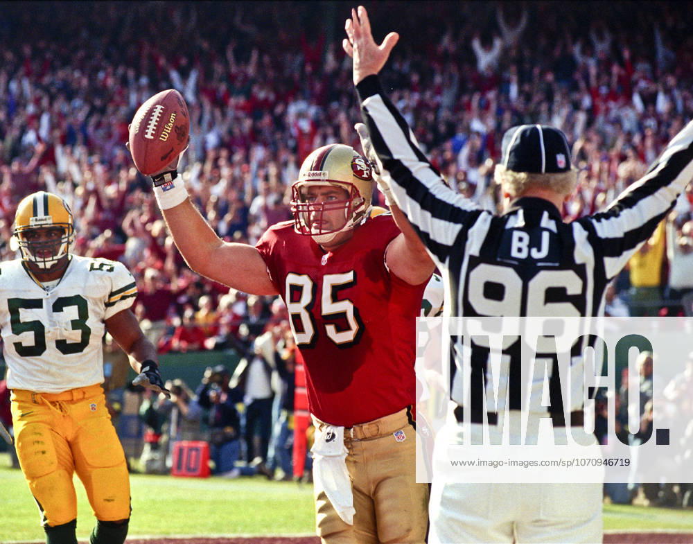 San Francisco, California, U.S - San Francisco 49ers vs. Green Bay Packers Candlestick Park Sunday, January 3, 1999. 49ers beat Packers 30-27. San Francisco 49ers tight end Greg Clark (85) celebrates touchdown.