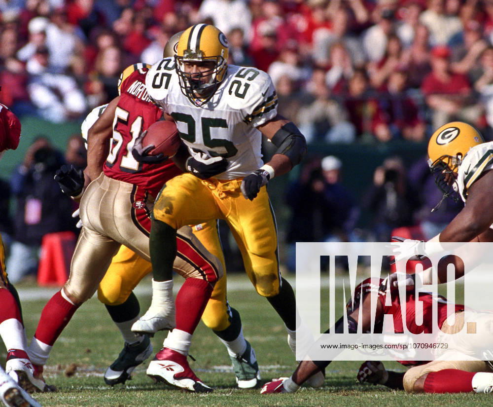 San Francisco, California, U.S - San Francisco 49ers vs. Green Bay Packers Candlestick Park Sunday, January 3, 1999. 49ers beat Packers 30-27. Green Bay Packers running back Dorsey Levens