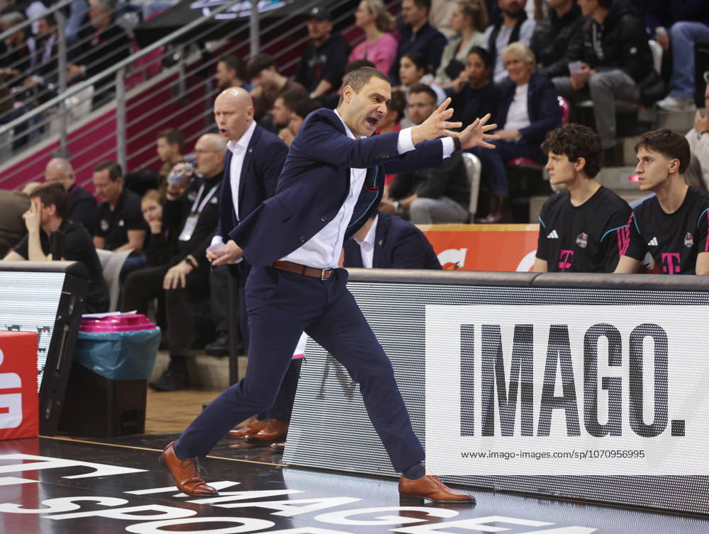 Trainer Marko Stankovic Telekom Baskets Bonn vs. BMA365 Bamberg Baskets 14. Speiltag - Saison 2025 26