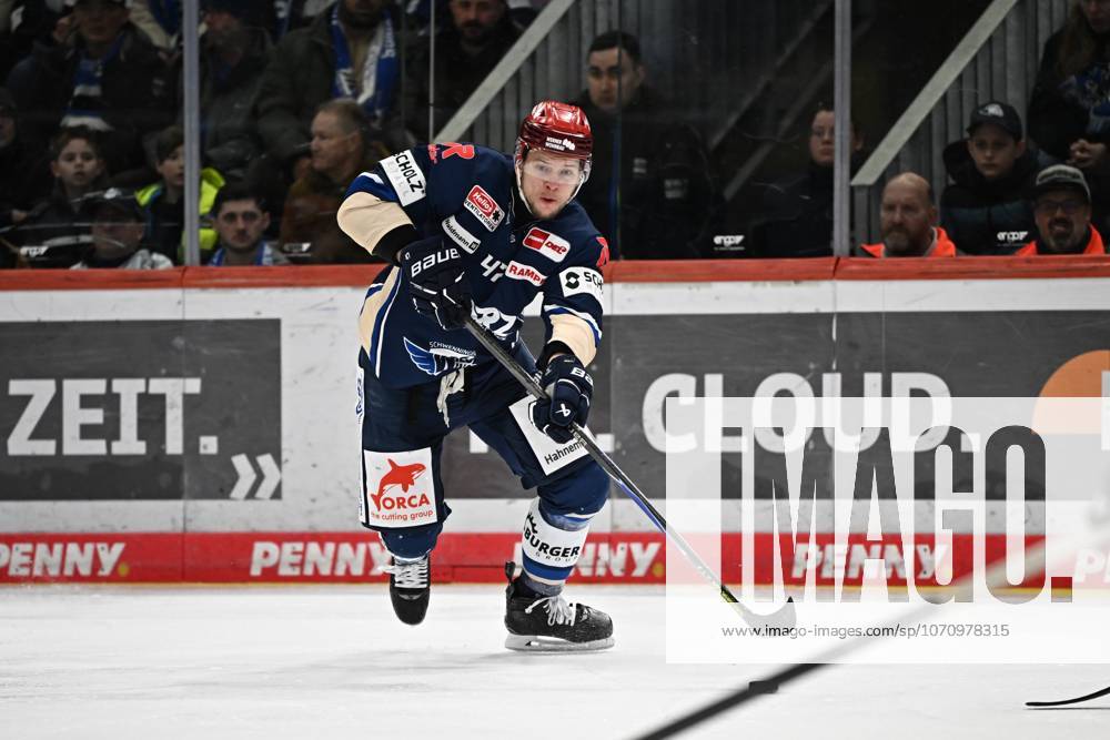Alexander Karachun (Schwenninger Wild Wings) Schwenninger Wild Wings gegen Grizzlys Wolfsburg, DEL, Hauptrunde, Spieltag 37, Saison 2025 2026, 05.01.2026 Schwenninger Wild Wings gegen Grizzlys Wolfsburg, DEL, Hauptrunde, Spieltag 37, Saison 2025 2026, 05.01.2026 Schwenningen