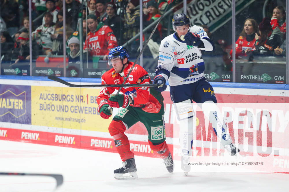 Alexander Blank (26, Augsburger Panther) und Maximilian Eisenmenger (41, Iserlohn Roosters) beim Spiel zwischen Augsburger Panther v Iserlohn Roosters, Eishockey, Herren, Penny DEL, 2025 2026, 37.Spieltag am 06.01.2026 in Augsburg, Curt-Frenzel-Stadion. Bayern Deutschland