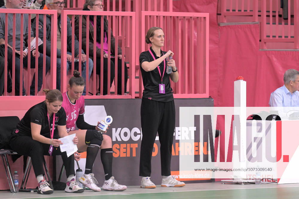 Miriam Hirsch (TusSies Metzingen, Trainerin) TusSies Metzingen vs. BVB Borussia Dortmund Handball, Handball, Alsco HBF, 12.Ligaspieltag, Saison 2025 2026, 07.01.2026 TusSies Metzingen vs. BVB Borussia Dortmund Handball, Handball, Alsco HBF, 12.Ligaspieltag, Saison 2025 2026, 07.01.2026 Tuebingen