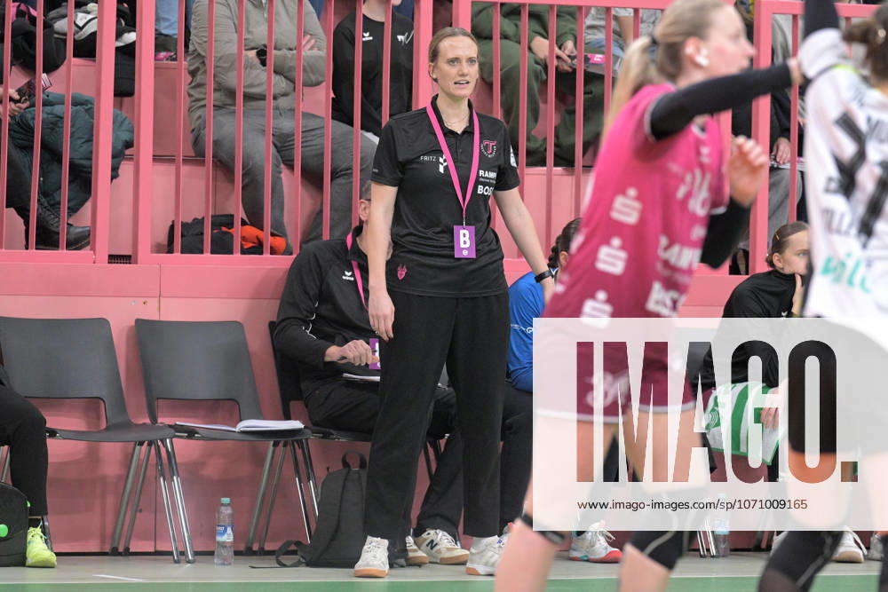 Miriam Hirsch (TusSies Metzingen, Trainerin) TusSies Metzingen vs. BVB Borussia Dortmund Handball, Handball, Alsco HBF, 12.Ligaspieltag, Saison 2025 2026, 07.01.2026 TusSies Metzingen vs. BVB Borussia Dortmund Handball, Handball, Alsco HBF, 12.Ligaspieltag, Saison 2025 2026, 07.01.2026 Tuebingen