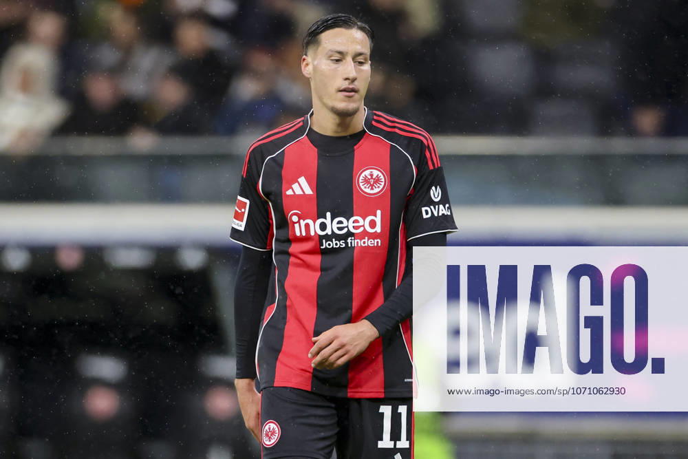 Younes Ebnoutalib (Eintracht Frankfurt) schaut enttaeuscht, Bundesliga, Eintracht Frankfurt v Borussia Dortmund, Deutsche Bank Park am 09. January 2026 in Frankfurt am Main, Deutschland. (Foto von Marco Steinbrenner DeFodi Images) Younes Ebnoutalib (Eintracht Frankfurt) looks dejected, Bundesliga, Eintracht Frankfurt v Borussia Dortmund, Deutsche Bank Park, January 9, 2026 in Frankfurt am Main, Germany. (Photo by Marco Steinbrenner DeFodi Images) DFL regulations prohibit any use of photographs as image sequences and or quasi-video. -