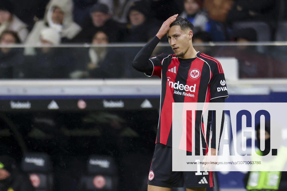 Younes Ebnoutalib (Eintracht Frankfurt) schaut enttaeuscht, Bundesliga, Eintracht Frankfurt v Borussia Dortmund, Deutsche Bank Park am 09. January 2026 in Frankfurt am Main, Deutschland. (Foto von Marco Steinbrenner DeFodi Images) Younes Ebnoutalib (Eintracht Frankfurt) looks dejected, Bundesliga, Eintracht Frankfurt v Borussia Dortmund, Deutsche Bank Park, January 9, 2026 in Frankfurt am Main, Germany. (Photo by Marco Steinbrenner DeFodi Images) DFL regulations prohibit any use of photographs as image sequences and or quasi-video. -