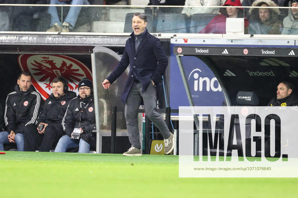 Niko Kovac (Borussia Dortmund, Chef-Trainer) mit Anweisungen an die Spieler, GER, Eintracht Frankfurt vs. Borussia Dortmund, 1. Bundesliga, 16. Spieltag, 2025 2026, 09.01.2026, DFL REGULATIONS PROHIBIT ANY USE OF PHOTOGRAPHS AS IMAGE SEQUENCES AND OR QUASI-VIDEO, GER, Eintracht Frankfurt vs. Borussia Dortmund, 1. Bundesliga, 16. Spieltag, 2025 2026, 09.01.2026 Frankfurt