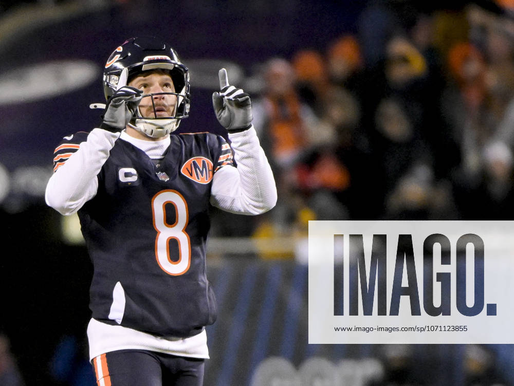 Chicago Bears place kicker Cairo Santos (8) celebrates a fourth quarter field goal against the Green Bay Packers during an NFL, American Football Herren, USA wild-card playoff football game at Soldier Field in Chicago on Saturday, January 10, 2026. The Bears defeated the Packers 31-27 and advance to the division finals next week. CHI20260110207 MARKxBLACK