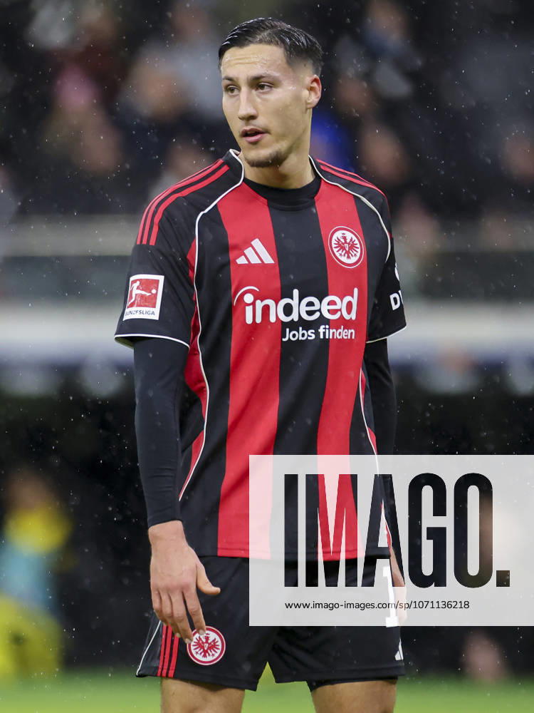 Younes Ebnoutalib (Eintracht Frankfurt) schaut enttaeuscht, Bundesliga, Eintracht Frankfurt v Borussia Dortmund, Deutsche Bank Park am 09. January 2026 in Frankfurt am Main, Deutschland. (Foto von Marco Steinbrenner DeFodi Images) Younes Ebnoutalib (Eintracht Frankfurt) looks dejected, Bundesliga, Eintracht Frankfurt v Borussia Dortmund, Deutsche Bank Park, January 9, 2026 in Frankfurt am Main, Germany. (Photo by Marco Steinbrenner DeFodi Images) DFL regulations prohibit any use of photographs as image sequences and or quasi-video. -