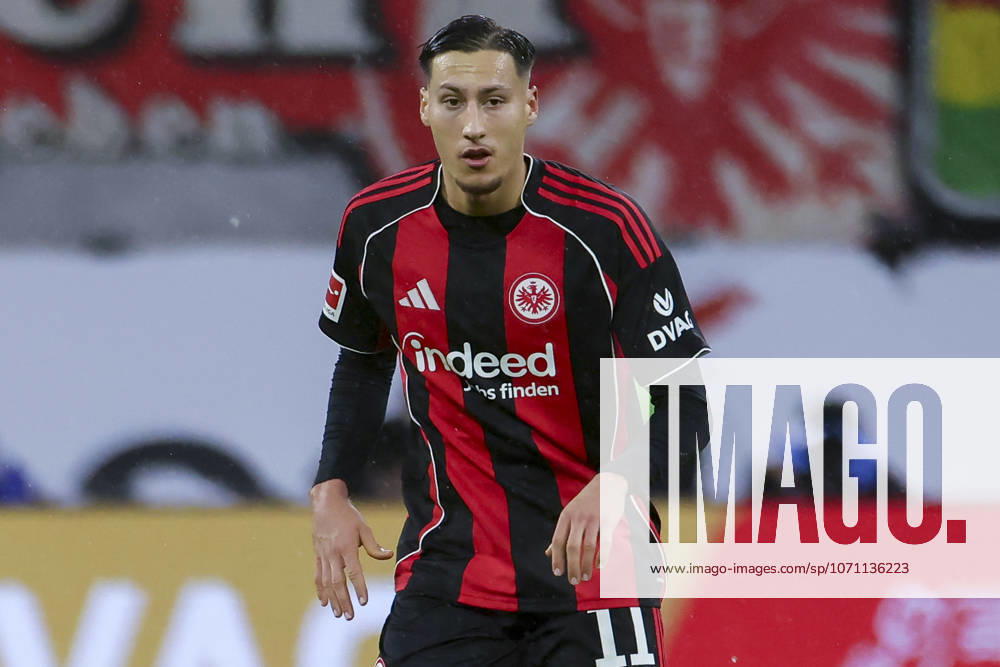 Younes Ebnoutalib (Eintracht Frankfurt) schaut enttaeuscht, Bundesliga, Eintracht Frankfurt v Borussia Dortmund, Deutsche Bank Park am 09. January 2026 in Frankfurt am Main, Deutschland. (Foto von Marco Steinbrenner DeFodi Images) Younes Ebnoutalib (Eintracht Frankfurt) looks dejected, Bundesliga, Eintracht Frankfurt v Borussia Dortmund, Deutsche Bank Park, January 9, 2026 in Frankfurt am Main, Germany. (Photo by Marco Steinbrenner DeFodi Images) DFL regulations prohibit any use of photographs as image sequences and or quasi-video. -